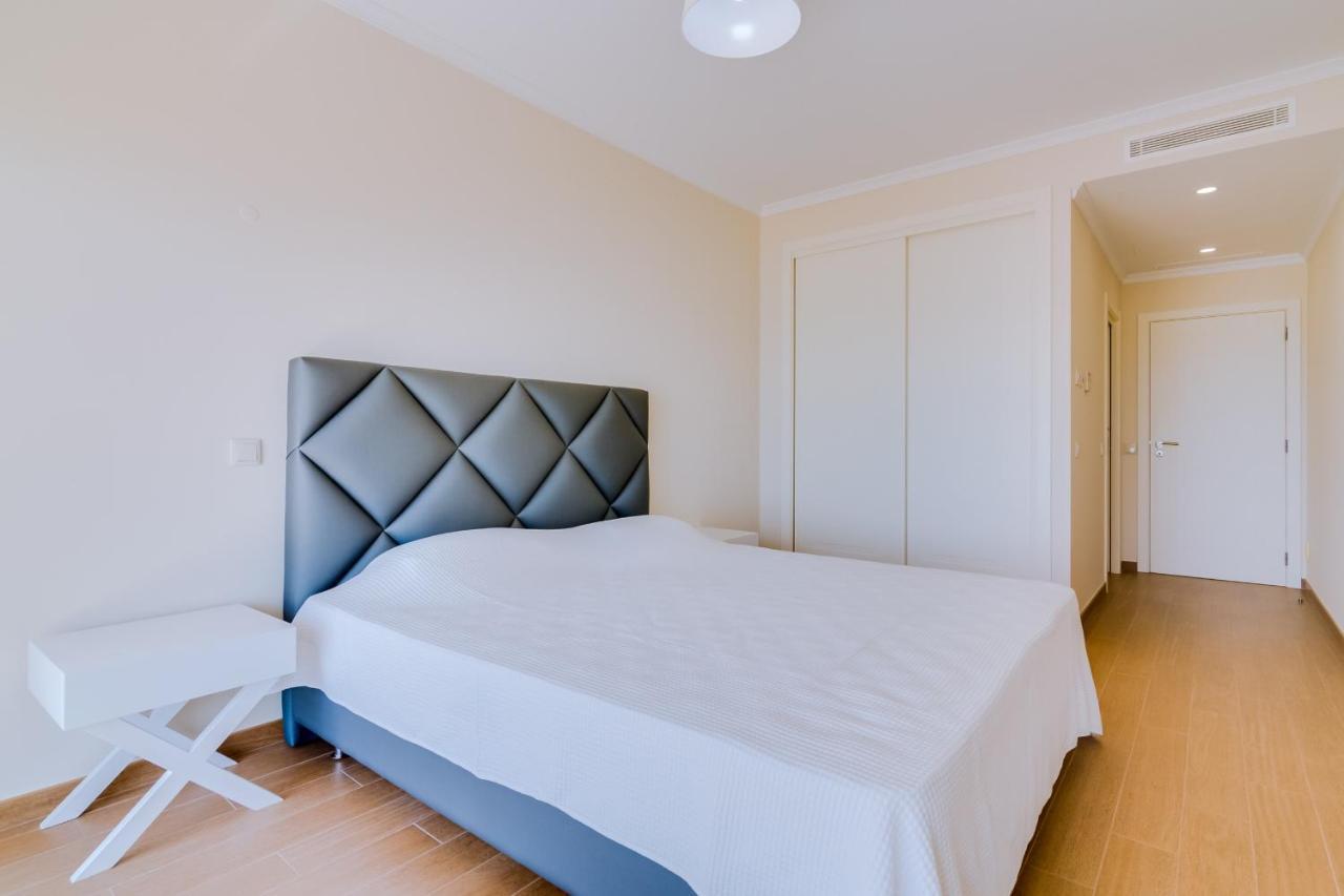 Apartment Brisa Do Mar 2br - Sea Front - Luxury *